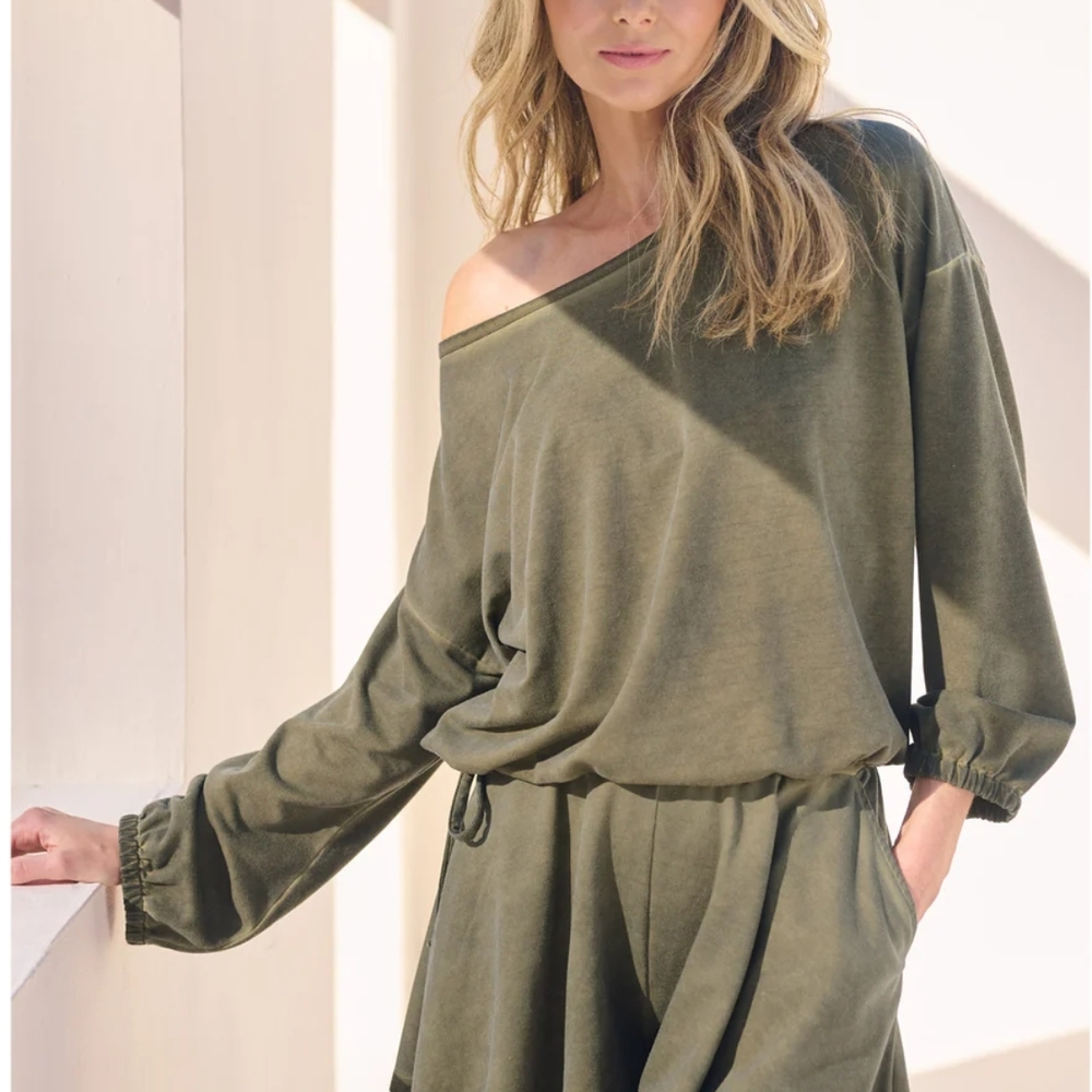 2 Piece Olive Green Off-Shoulder Sweatshirt  And Shorts